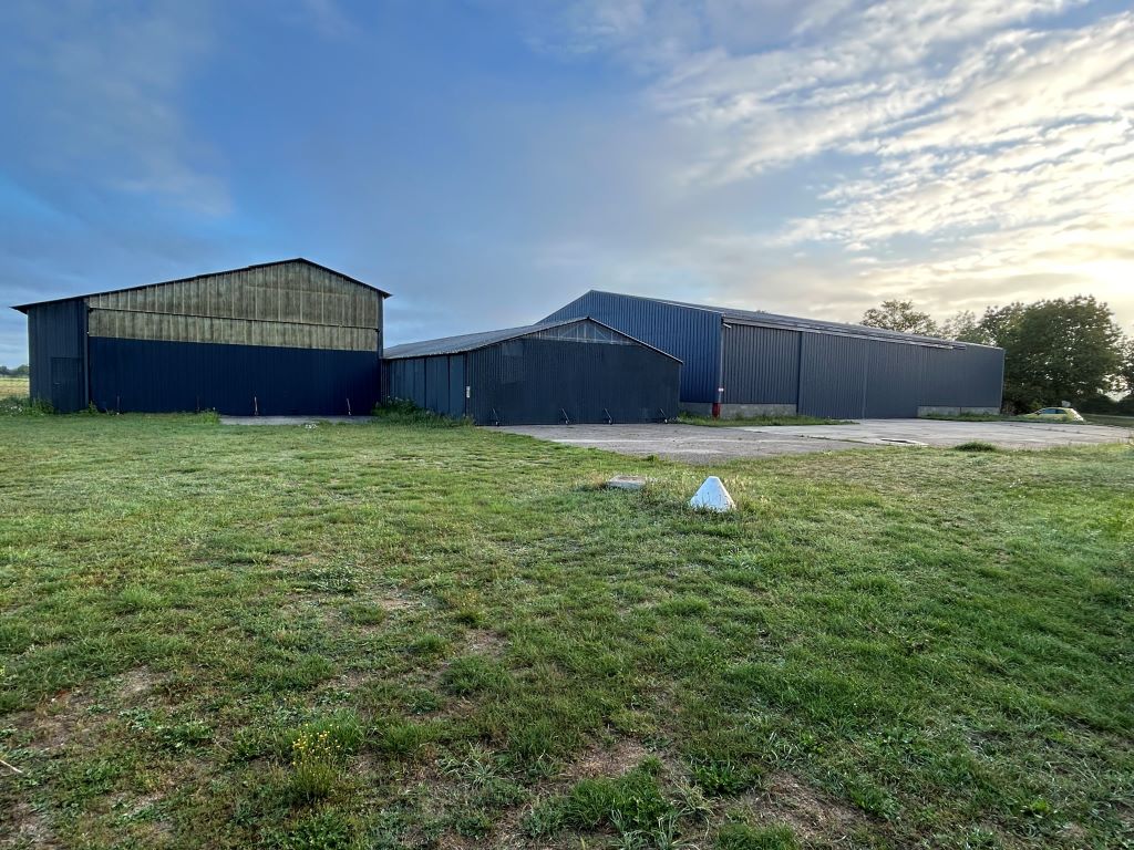 Hangar hangars